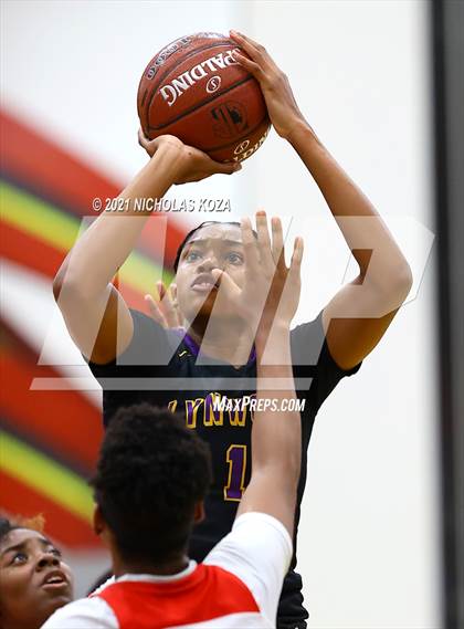 Thumbnail 3 in Lynwood vs. Etiwanda (CIF State 1-AA Regional Final) photogallery.