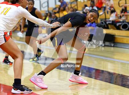Thumbnail 1 in Lynwood vs. Etiwanda (CIF State 1-AA Regional Final) photogallery.