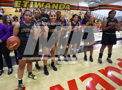 Thumbnail 2 in Lynwood vs. Etiwanda (CIF State 1-AA Regional Final) photogallery.