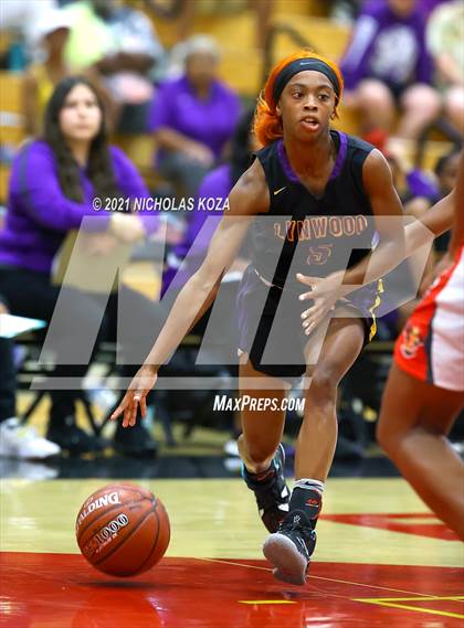 Thumbnail 1 in Lynwood vs. Etiwanda (CIF State 1-AA Regional Final) photogallery.