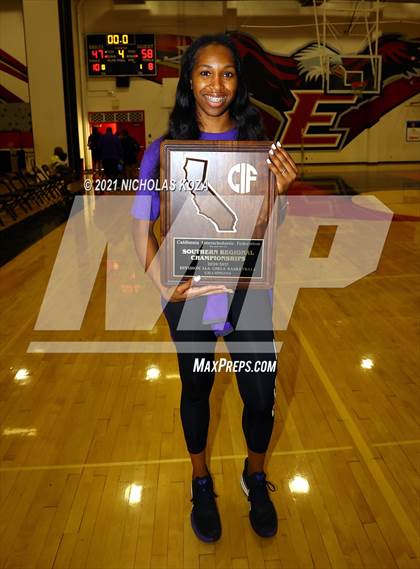 Thumbnail 2 in Lynwood vs. Etiwanda (CIF State 1-AA Regional Final) photogallery.