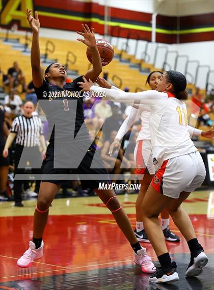 Thumbnail 1 in Lynwood vs. Etiwanda (CIF State 1-AA Regional Final) photogallery.