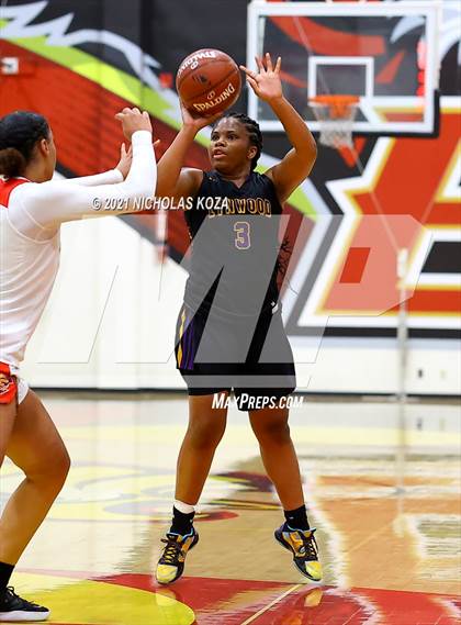Thumbnail 1 in Lynwood vs. Etiwanda (CIF State 1-AA Regional Final) photogallery.