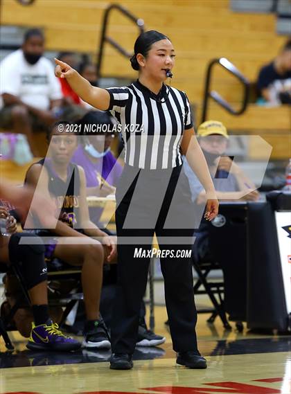 Thumbnail 2 in Lynwood vs. Etiwanda (CIF State 1-AA Regional Final) photogallery.
