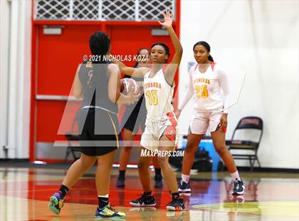 Thumbnail 3 in Lynwood vs. Etiwanda (CIF State 1-AA Regional Final) photogallery.