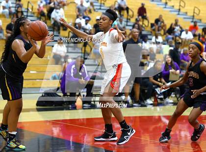 Thumbnail 2 in Lynwood vs. Etiwanda (CIF State 1-AA Regional Final) photogallery.