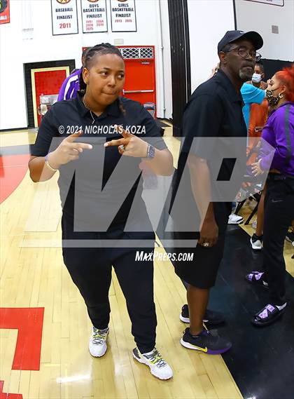 Thumbnail 3 in Lynwood vs. Etiwanda (CIF State 1-AA Regional Final) photogallery.