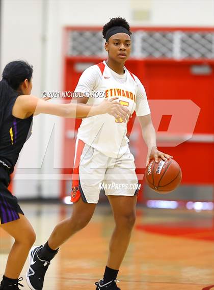 Thumbnail 2 in Lynwood vs. Etiwanda (CIF State 1-AA Regional Final) photogallery.