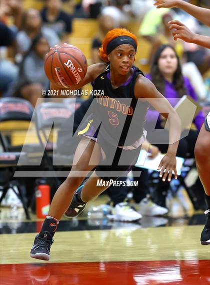 Thumbnail 2 in Lynwood vs. Etiwanda (CIF State 1-AA Regional Final) photogallery.