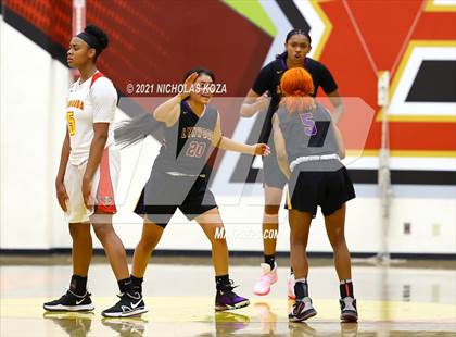 Thumbnail 3 in Lynwood vs. Etiwanda (CIF State 1-AA Regional Final) photogallery.