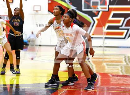 Thumbnail 1 in Lynwood vs. Etiwanda (CIF State 1-AA Regional Final) photogallery.