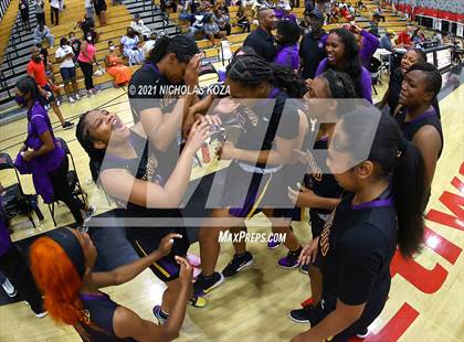 Thumbnail 1 in Lynwood vs. Etiwanda (CIF State 1-AA Regional Final) photogallery.