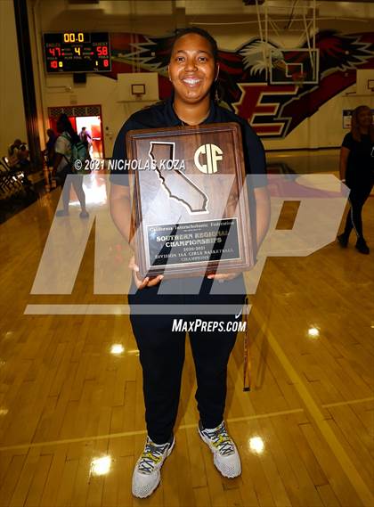 Thumbnail 2 in Lynwood vs. Etiwanda (CIF State 1-AA Regional Final) photogallery.