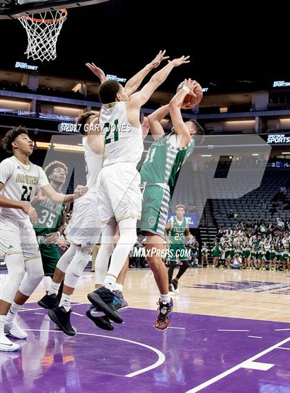 Thumbnail 2 in Helix vs St. Patrick-St. Vincent (CIF State D4 Final) photogallery.