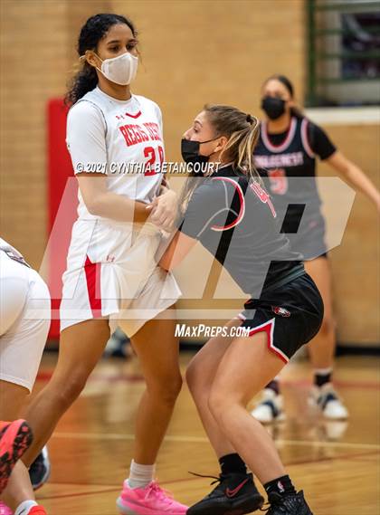 Thumbnail 2 in Regis Jesuit vs Eaglecrest (CHSAA 5A 1st Round Playoff) photogallery.