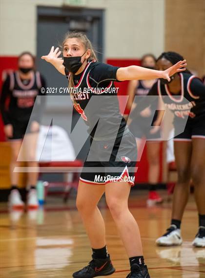 Thumbnail 3 in Regis Jesuit vs Eaglecrest (CHSAA 5A 1st Round Playoff) photogallery.