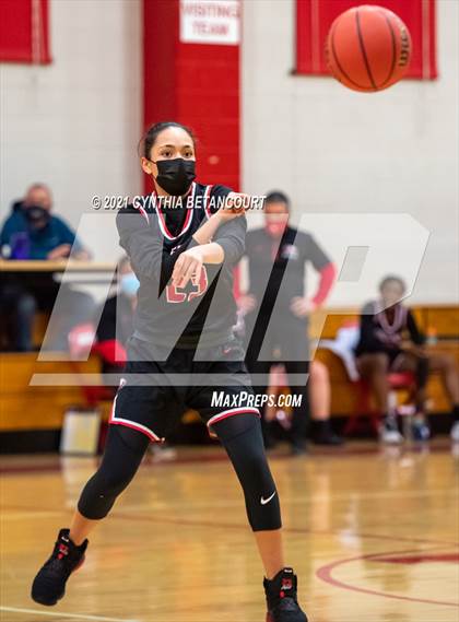 Thumbnail 2 in Regis Jesuit vs Eaglecrest (CHSAA 5A 1st Round Playoff) photogallery.