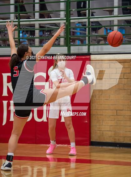 Thumbnail 2 in Regis Jesuit vs Eaglecrest (CHSAA 5A 1st Round Playoff) photogallery.