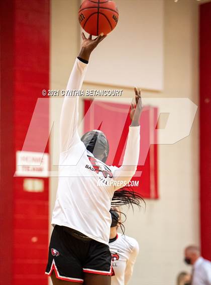 Thumbnail 3 in Regis Jesuit vs Eaglecrest (CHSAA 5A 1st Round Playoff) photogallery.