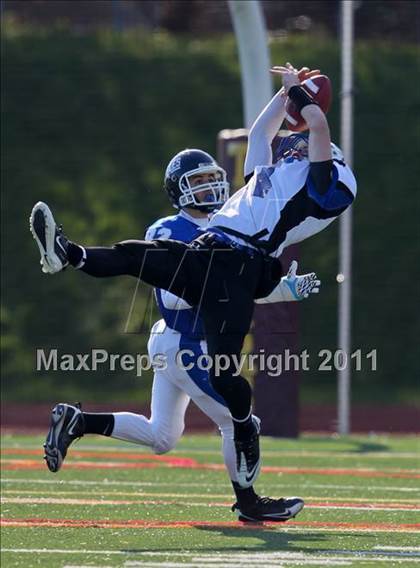 Thumbnail 2 in Hoosick Falls vs. Dobbs Ferry (NYSPHSAA Class C Semifinal) photogallery.