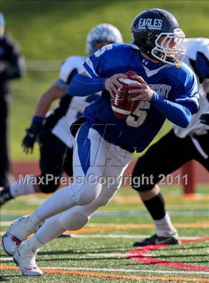 Thumbnail 2 in Hoosick Falls vs. Dobbs Ferry (NYSPHSAA Class C Semifinal) photogallery.