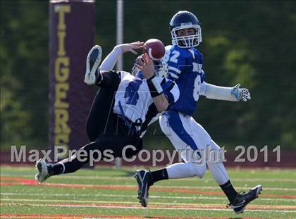Thumbnail 1 in Hoosick Falls vs. Dobbs Ferry (NYSPHSAA Class C Semifinal) photogallery.