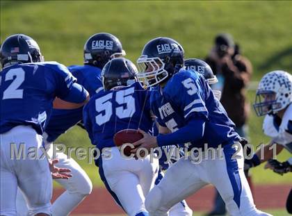 Thumbnail 1 in Hoosick Falls vs. Dobbs Ferry (NYSPHSAA Class C Semifinal) photogallery.