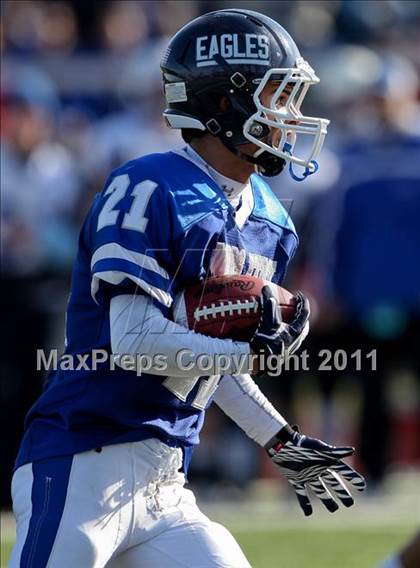 Thumbnail 2 in Hoosick Falls vs. Dobbs Ferry (NYSPHSAA Class C Semifinal) photogallery.