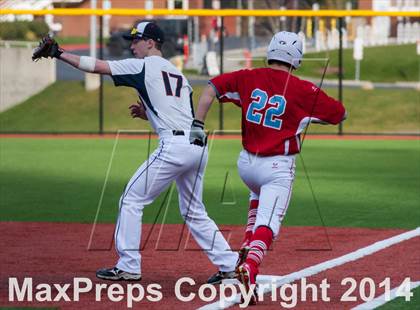Thumbnail 2 in Chief Sealth @ Eastside Catholic photogallery.