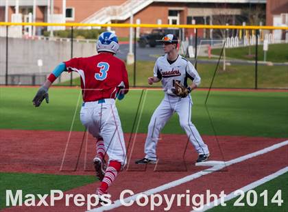 Thumbnail 3 in Chief Sealth @ Eastside Catholic photogallery.