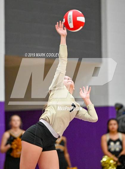 Thumbnail 3 in McGregor vs Groesbeck (UIL 3A Bi-District) photogallery.