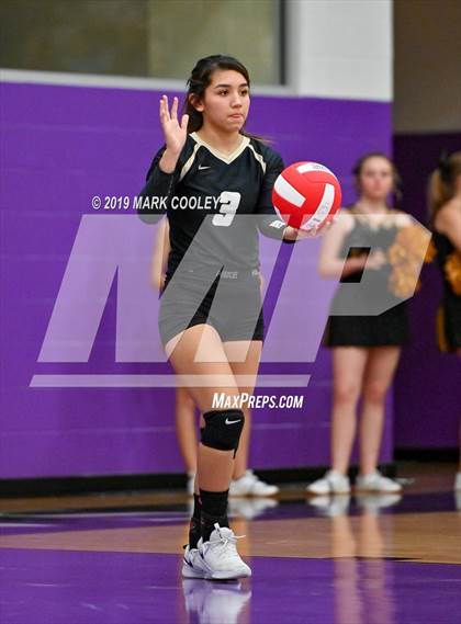 Thumbnail 1 in McGregor vs Groesbeck (UIL 3A Bi-District) photogallery.