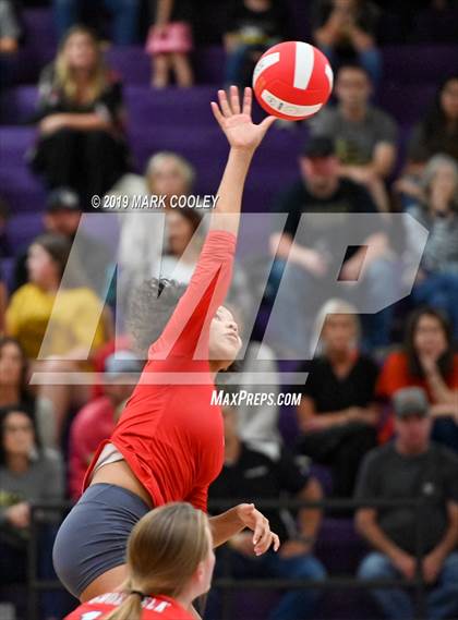 Thumbnail 1 in McGregor vs Groesbeck (UIL 3A Bi-District) photogallery.
