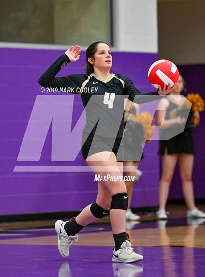 Thumbnail 1 in McGregor vs Groesbeck (UIL 3A Bi-District) photogallery.