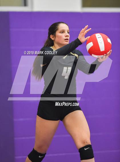 Thumbnail 1 in McGregor vs Groesbeck (UIL 3A Bi-District) photogallery.
