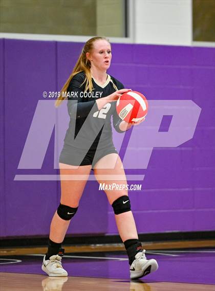 Thumbnail 1 in McGregor vs Groesbeck (UIL 3A Bi-District) photogallery.