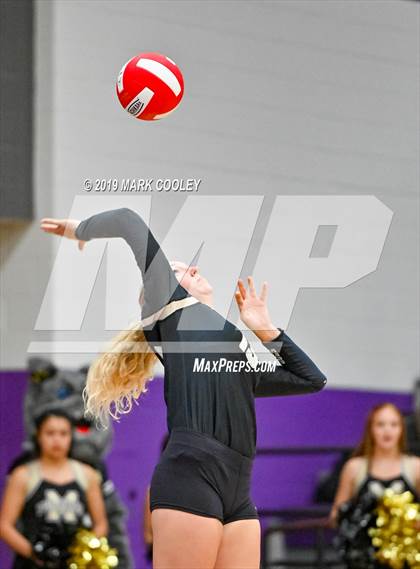 Thumbnail 2 in McGregor vs Groesbeck (UIL 3A Bi-District) photogallery.