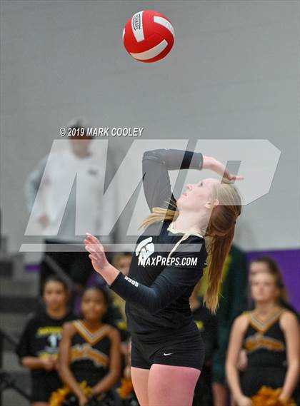 Thumbnail 1 in McGregor vs Groesbeck (UIL 3A Bi-District) photogallery.