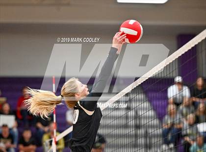 Thumbnail 2 in McGregor vs Groesbeck (UIL 3A Bi-District) photogallery.