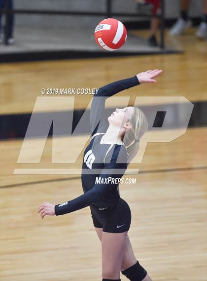 Thumbnail 1 in McGregor vs Groesbeck (UIL 3A Bi-District) photogallery.