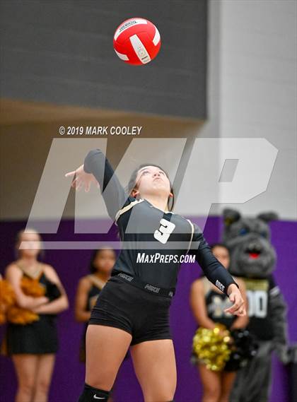 Thumbnail 2 in McGregor vs Groesbeck (UIL 3A Bi-District) photogallery.
