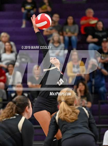 Thumbnail 1 in McGregor vs Groesbeck (UIL 3A Bi-District) photogallery.