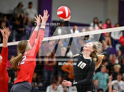 Thumbnail 1 in McGregor vs Groesbeck (UIL 3A Bi-District) photogallery.