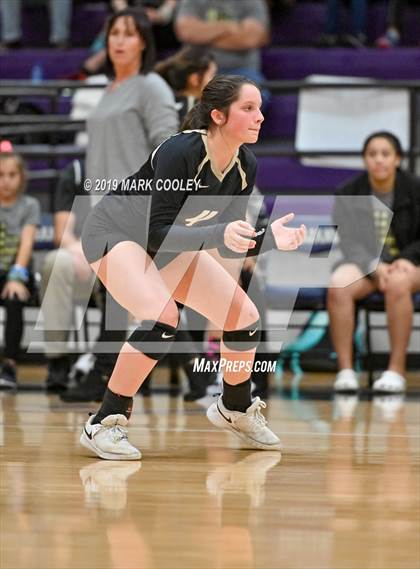Thumbnail 2 in McGregor vs Groesbeck (UIL 3A Bi-District) photogallery.