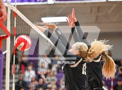 Thumbnail 3 in McGregor vs Groesbeck (UIL 3A Bi-District) photogallery.