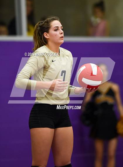 Thumbnail 1 in McGregor vs Groesbeck (UIL 3A Bi-District) photogallery.