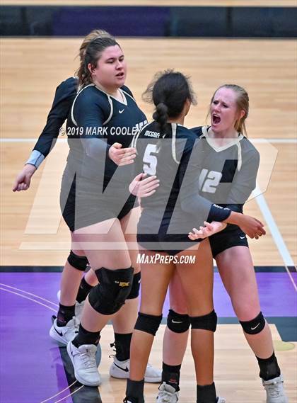 Thumbnail 1 in McGregor vs Groesbeck (UIL 3A Bi-District) photogallery.