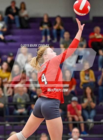 Thumbnail 1 in McGregor vs Groesbeck (UIL 3A Bi-District) photogallery.