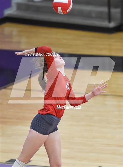 Thumbnail 3 in McGregor vs Groesbeck (UIL 3A Bi-District) photogallery.