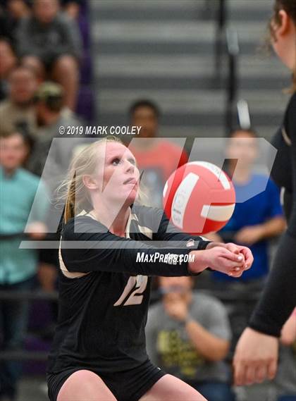 Thumbnail 1 in McGregor vs Groesbeck (UIL 3A Bi-District) photogallery.